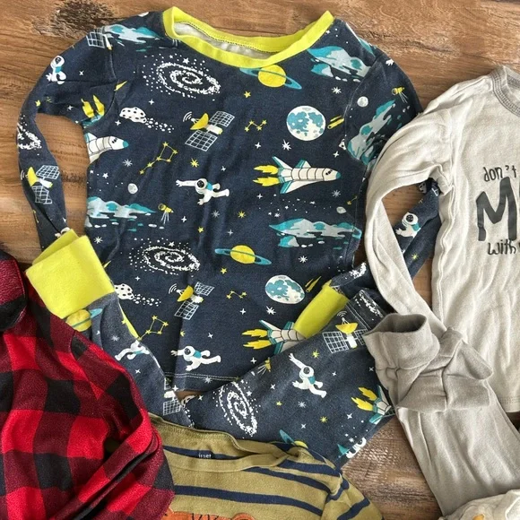 Mixed Boys Pajama Bundle with Dinosaur, Batman & Animal Prints - Picture 9 of 10
